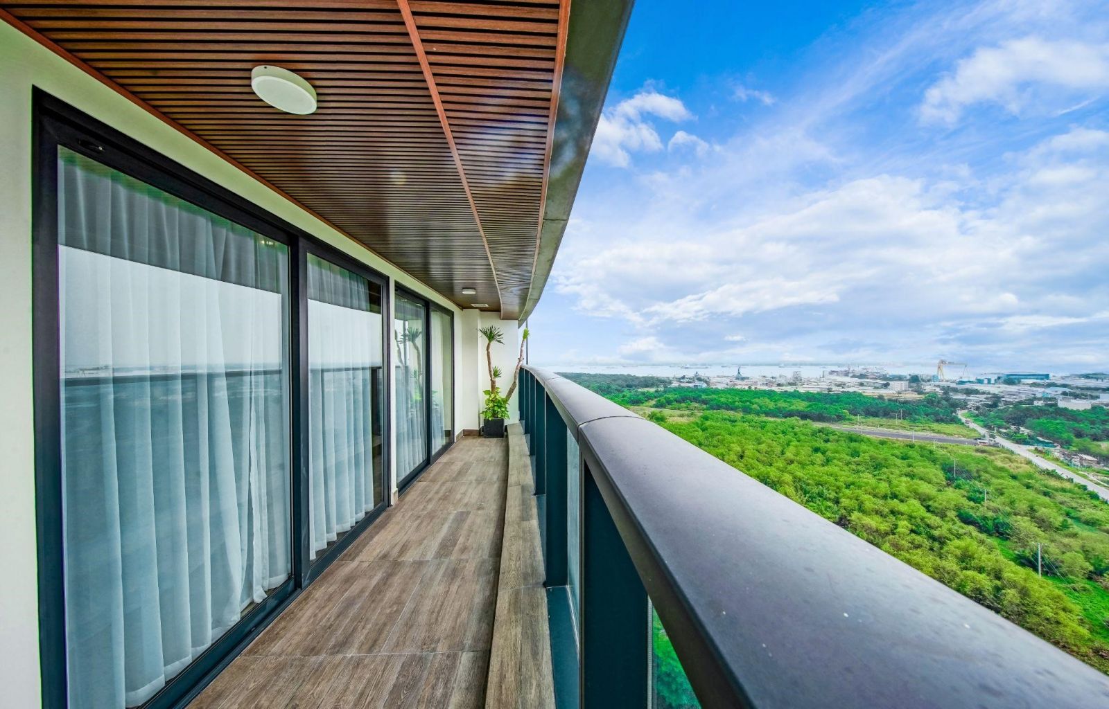 Thông tin tất tần tận bàn giao dự án căn hộ Sunshine Diamond River - Đào Trí Quận 7 - view nhìn về L81